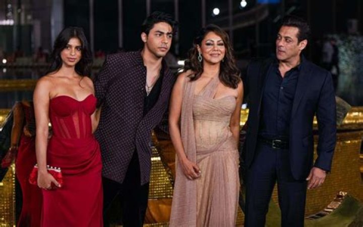 Salman Khan joins Shah Rukh Khan's family Gauri, Aryan & Suhana at Ambani's event; pose together