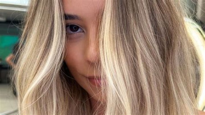 Salty Waves Are The Trending Hair Style For Spring / Summer 2022