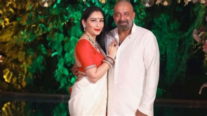 Sanjay Dutt celebrates 15 years of togetherness with wife Maanyata, shares awwdorable video