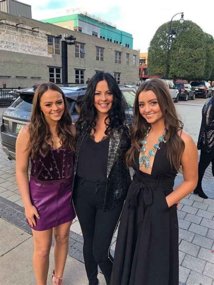 Unveiling The Talents: Sara Evans' Daughter Singing