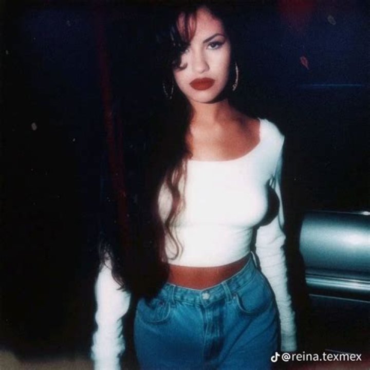 Exploring The Iconic Selena 90s Fashion