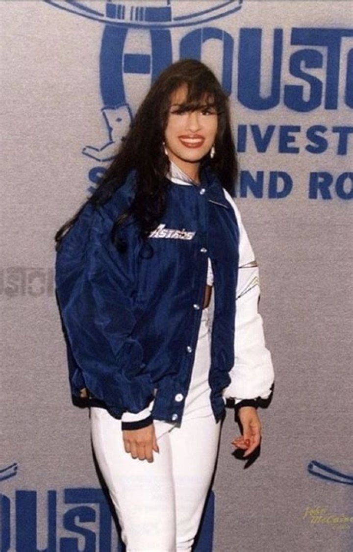 Exploring The Iconic Selena 90s Outfit: A Timeless Fashion Statement