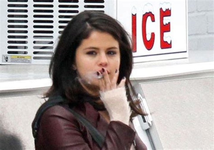 Selena Gomez smokes for new movie – India TV