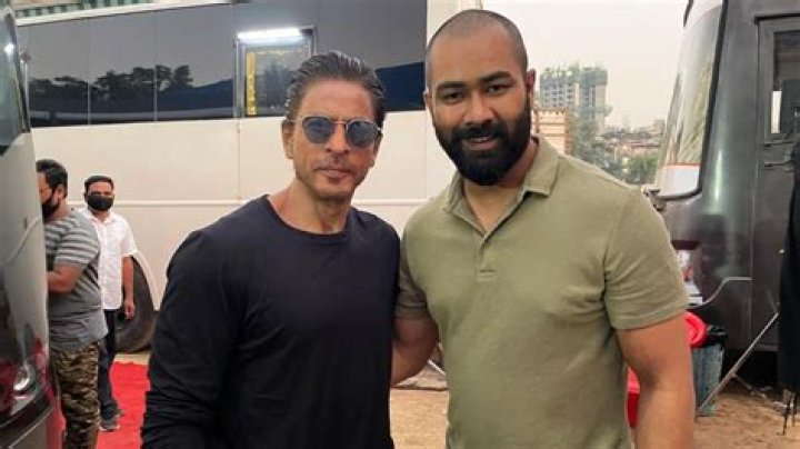 Shah Rukh Khan's unseen photo from Pathan sets goes viral; fans say 'Boss Is Back' – India TV