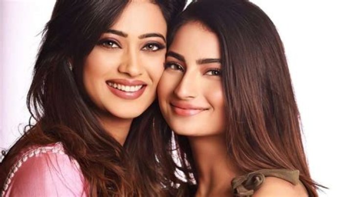 Shweta Tiwari trolls daughter Palak for her latest brown-coloured outfit