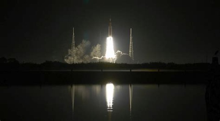 SLS launches Artemis 1 mission