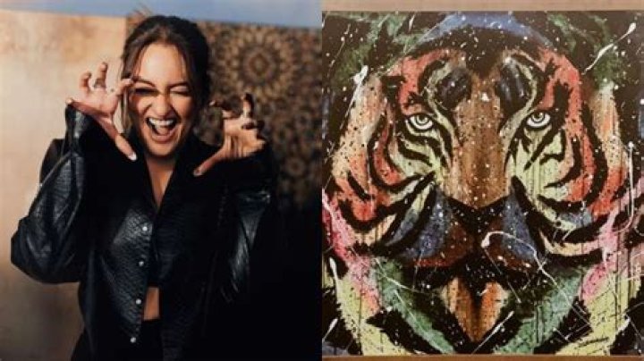 Sonakshi Sinha gifts hand-made thematic painting to 'Dahaad' creators Zoya Akhtar & Reema Kagti – India TV