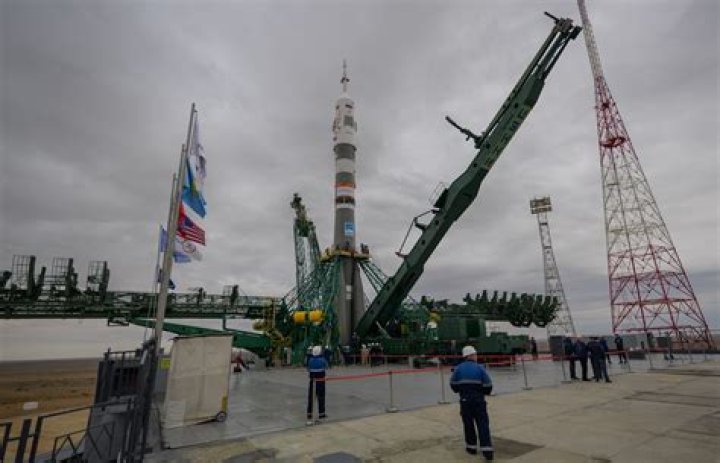 Soyuz launches French reconnaissance satellite in final 2020 launch