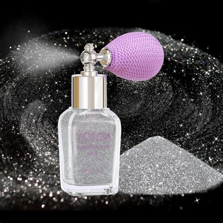 Best Spray Body Glitter To Make Your '90s Fantasies Come True