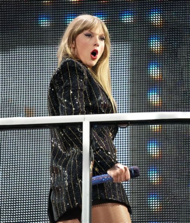 Taylor Swift's Iconic Black Blazer: A Fashion Statement