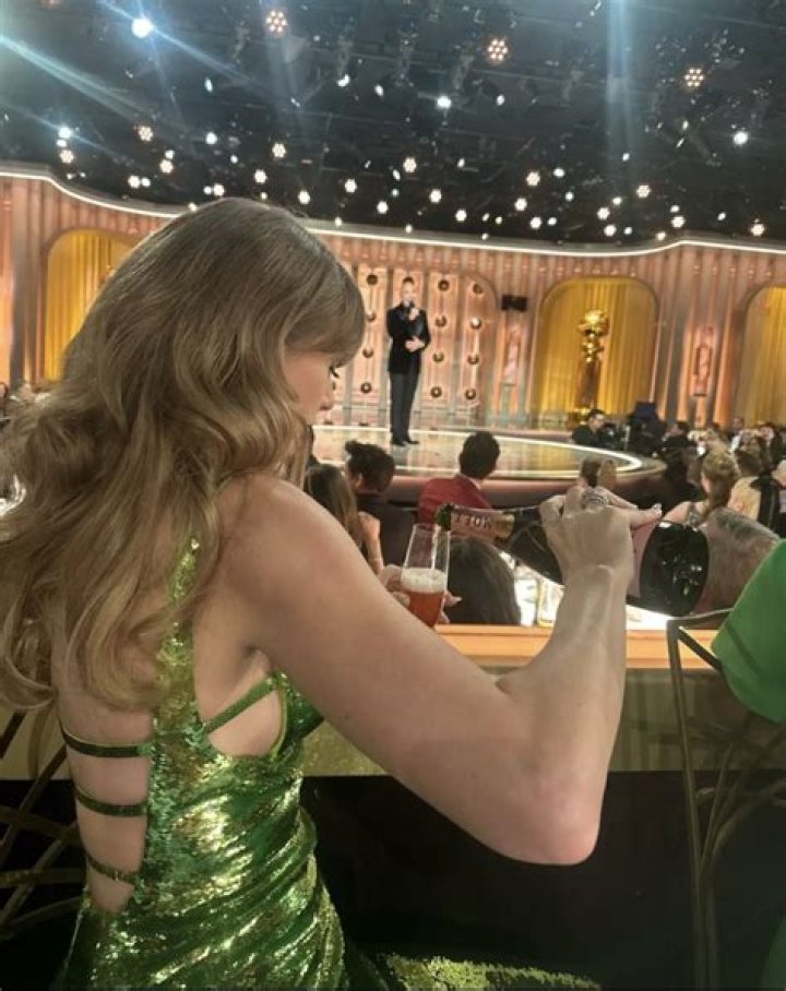 Taylor Swift's Dazzling Golden Globes Nails: A Closer Look