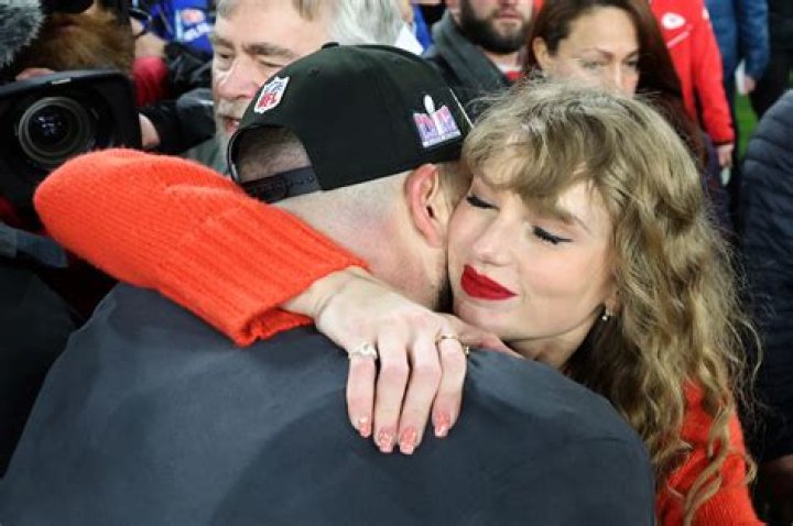 Unraveling The Story Behind Taylor Swift Hugging Travis: A Moment To Remember