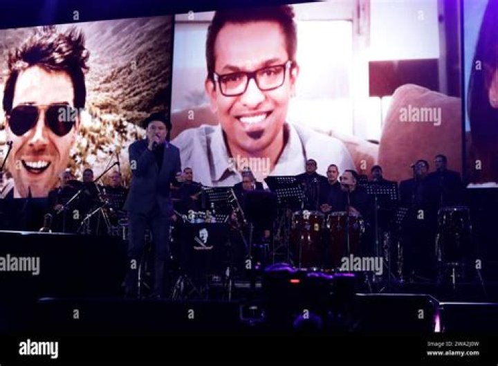 Thousands in Mexico say a final goodbye to legendary singer José José