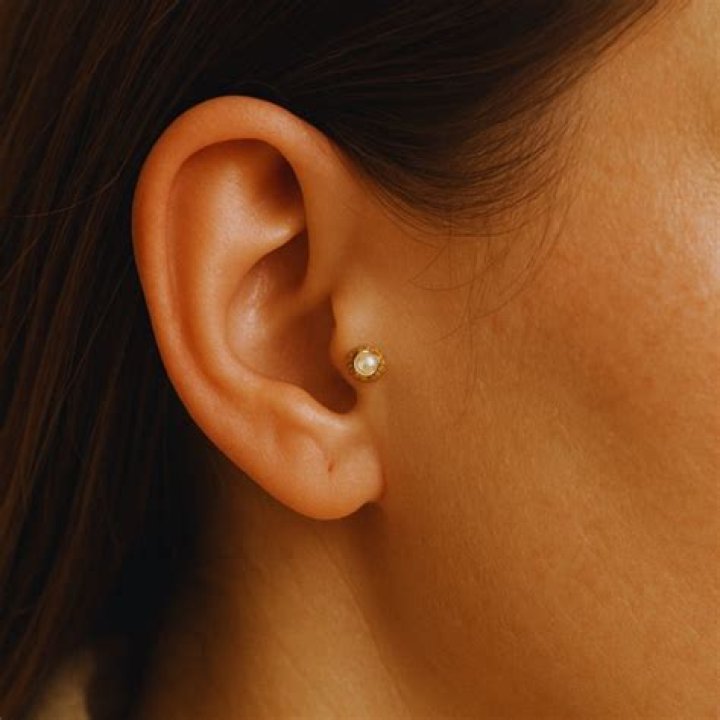 Tragus Piercings, Explained – From Pain To Healing Time