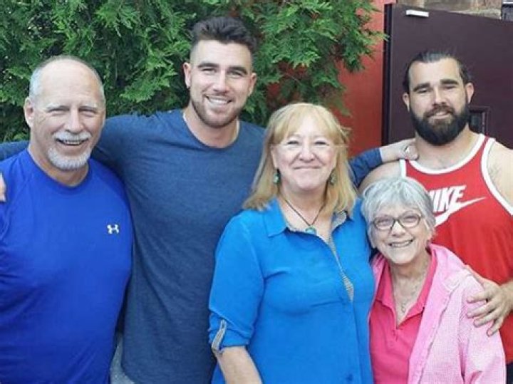 Travis Kelce Parents: A Deep Dive Into The Family Background Of The NFL Star