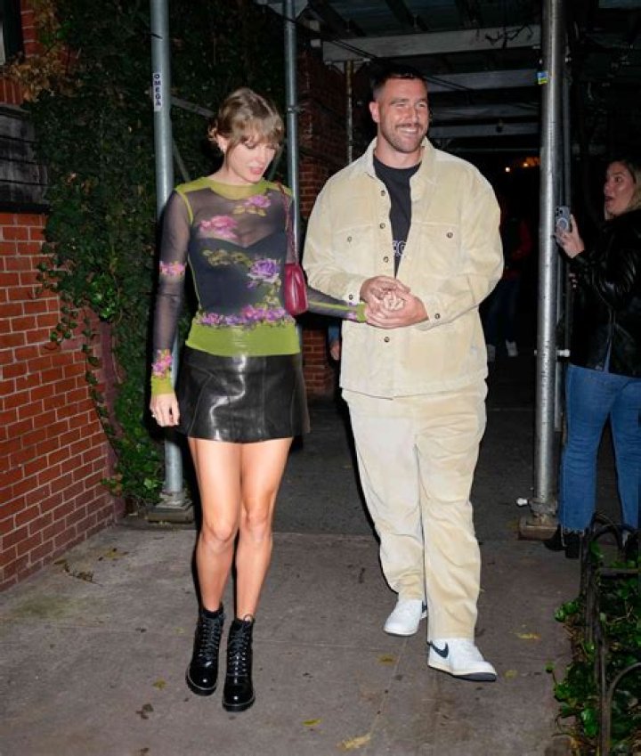Travis Kelce And Taylor Swift: The Latest Buzz On Their Relationship