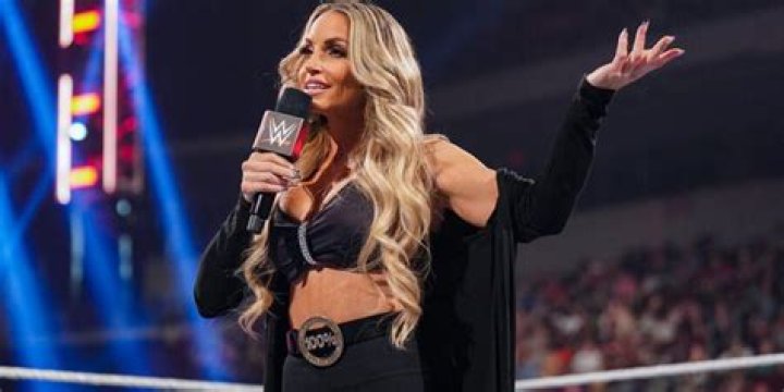 Trish Stratus Shows Off Her Handstand Skills In Underwear Video Drop