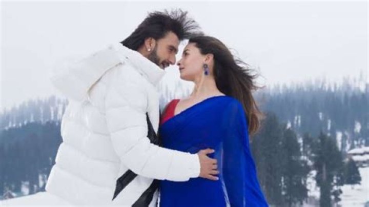 Alia Bhatt, Ranveer Singh romance in picturesque Kashmir; fans heap praises for Arijit Singh – India TV