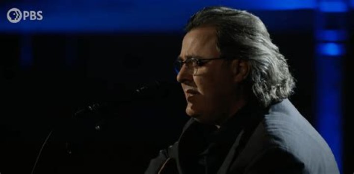 Vince Gill astounds audience with his rendition of “Go Rest High on that Mountain”