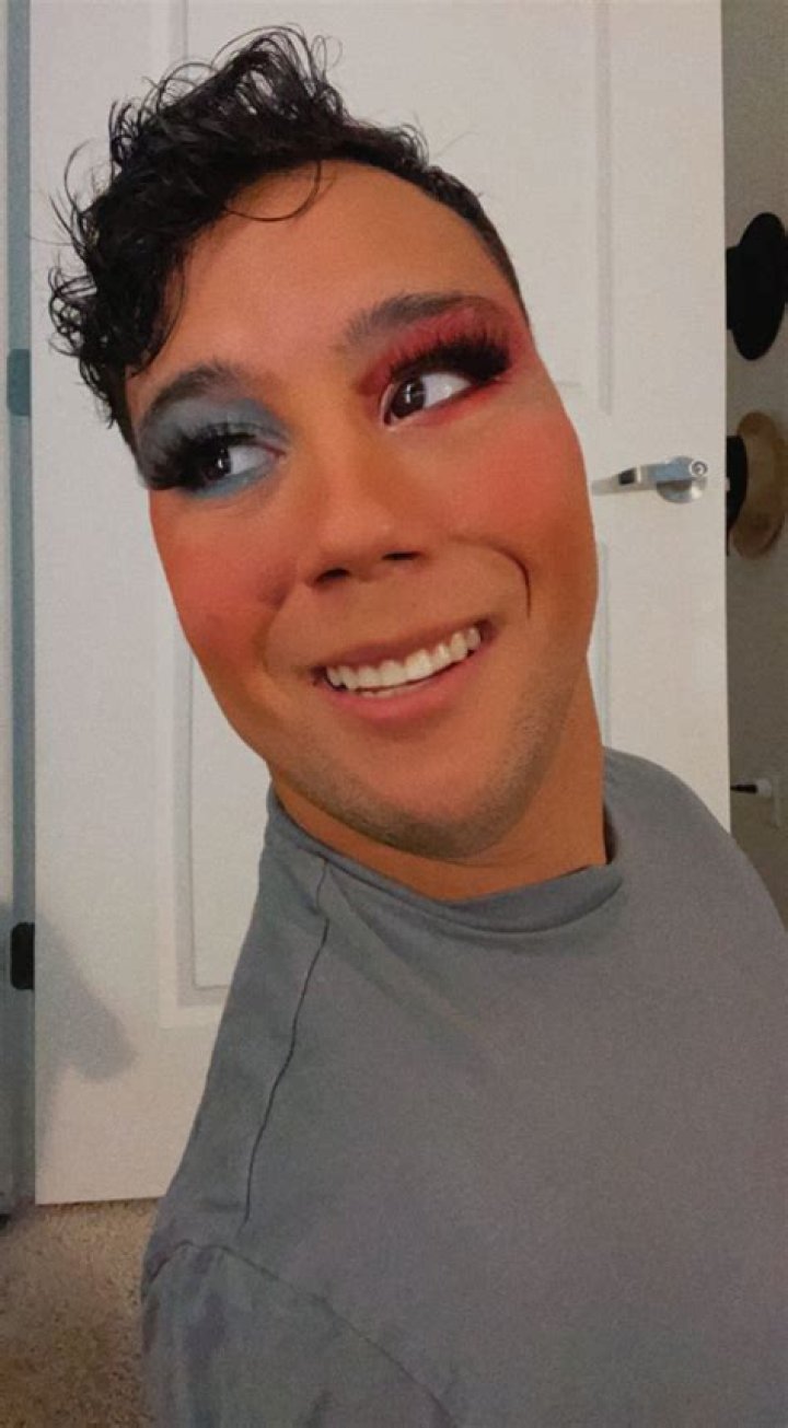 'I'm a TikTok Beauty Influencer Who Was Born Without Limbs'