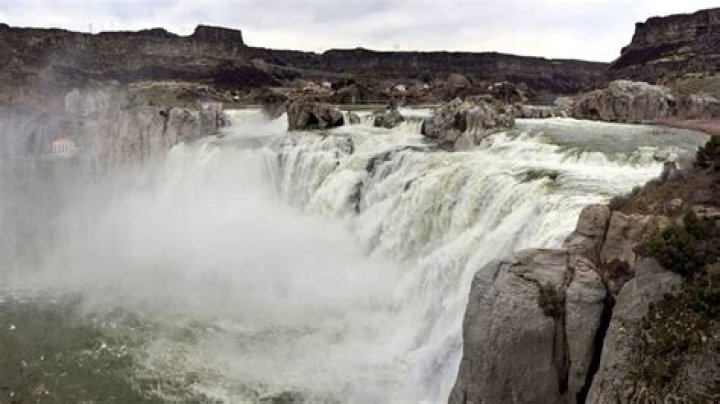 Water flow to continue over Shoshone Falls helping migrating salmon, steelhead
