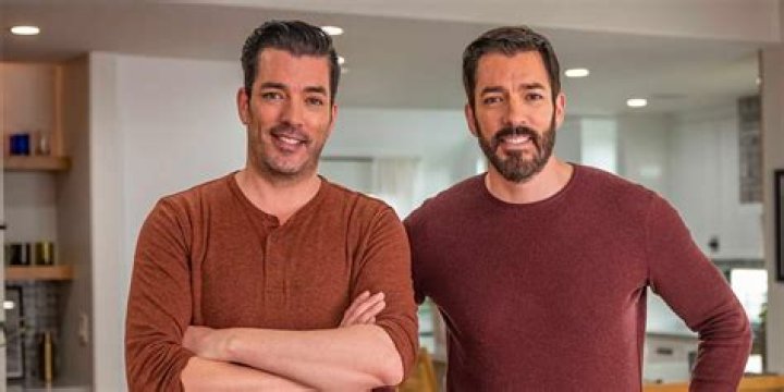 What Kind Of SUV Does Drew Scott Drive?