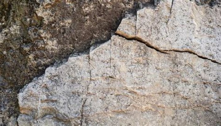 Question: What Temperature Does Quartz Crack