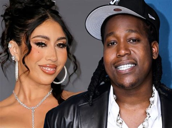Who Is Kali Uchis Dating? Uncovering The Romantic Life Of The Rising Star