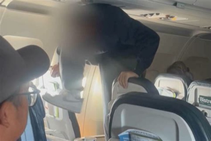Woman Punches Flight Attendants, Pulls Their Hair Until Fellow Passenger Zip-Ties Her Feet