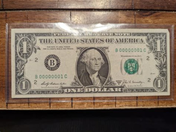 Woman Reveals Dollar Bill With Rarely Seen 00000001 Serial Number