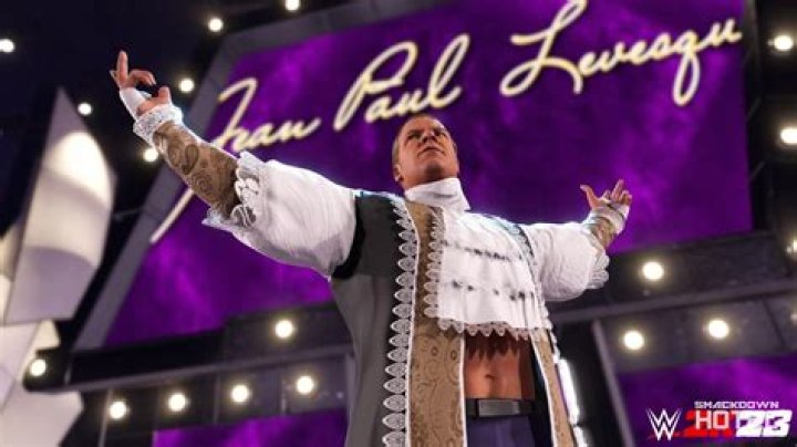 WWE Legend "Slides Into DMs" of Sasha Banks