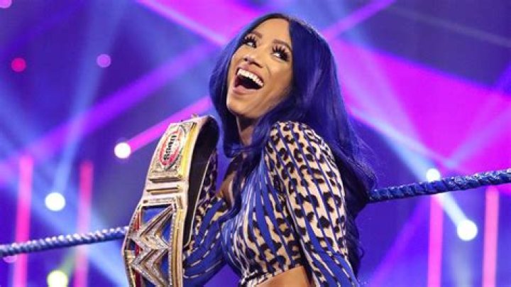 WWE Removes Sasha Banks & Naomi’s Official Facebook Pages